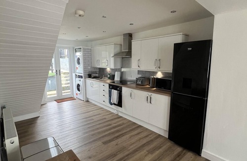 Merthyr Tydfil House | Tydfil Retreat - 3 Bedroom Cozy House