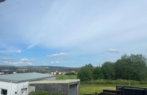 Merthyr Tydfil House | Tydfil Retreat - 3 Bedroom Cozy House