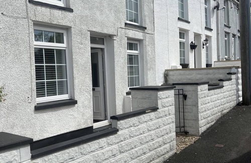 Merthyr Tydfil House | Tydfil Retreat - 3 Bedroom Cozy House