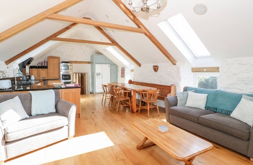 Corwen Cottage | TYN LLWYN, pet friendly, character holiday cottage in Pencoed