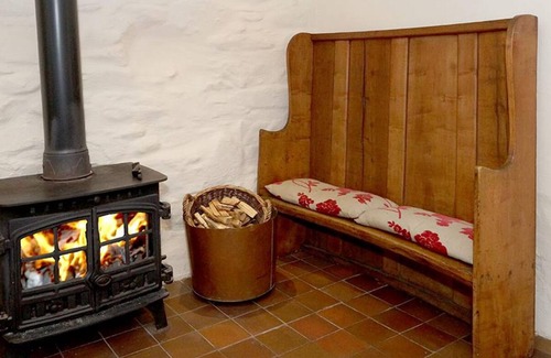 Mawddwy Cottage | Tyn Y Ceunant - Three Bedroom Cottage, Sleeps 6