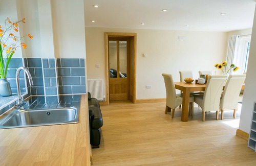 Elim Cottage | Tyn Y Coed - a remote that sleeps 6 guests in 3 bedrooms