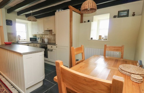 Arthog Cottage | TYN Y GRAIG, romantic, character holiday cottage in Fairbourne