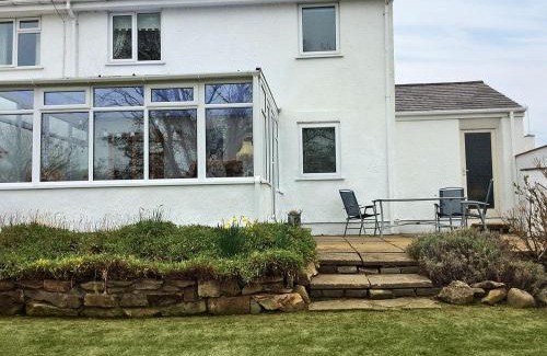 Edern House | Tyn Y Mur