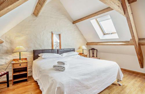 Port Talbot House | Tyncellar Farm holiday cottages