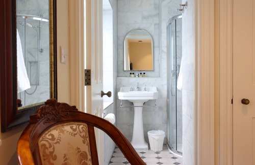 Bath Bed & Breakfast | Tyndall Villa Boutique B&B