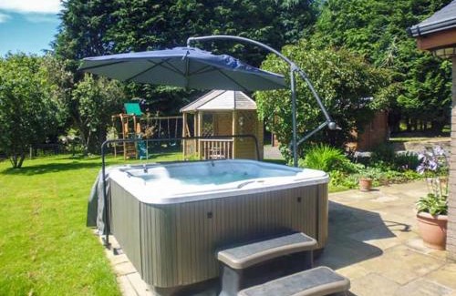 Llanbadarn Fynydd House | Tynddol Bungalow