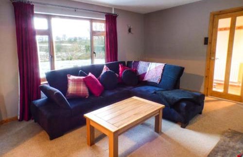 Llanbadarn Fynydd House | Tynddol Bungalow
