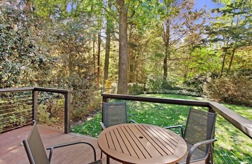 Bright Apartment | Tyntynder Garden Cottage 4