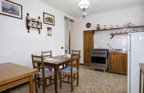 Lucignano d'Arbia Apartment | Typical house in the Crete Senesi
