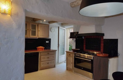 Malemort-du-Comtat House | Typical Provencal village house