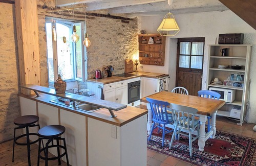 Glanes House | Typical Quercy house, vineyards, hiking and many sites nearby.