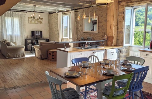 Glanes House | Typical Quercy house, vineyards, hiking and many sites nearby.