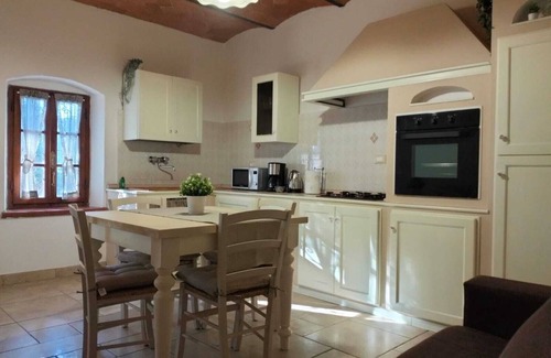 Montescudaio House | Typical stone house, close to the sea, 5/6 person, enclosed garden, small pool