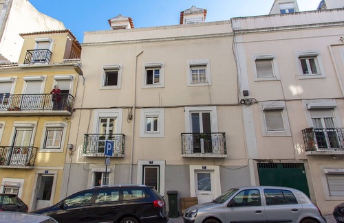 Alfama Apartment | Typical Tailor Made Flat in Central Graça