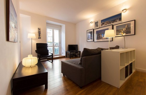 Alfama Apartment | Typical Tailor Made Flat in Central Graça