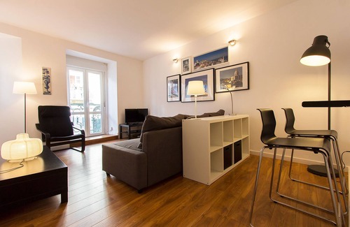 Alfama Apartment | Typical Tailor Made Flat in Central Graça