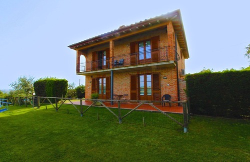 Ferretto Villa | Typical Valdichiana farmhouse in red bricks, near the border between Tuscany and Umbria and a few km