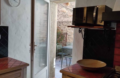 Malemort-du-Comtat House | Typique Maison de Village Provençal