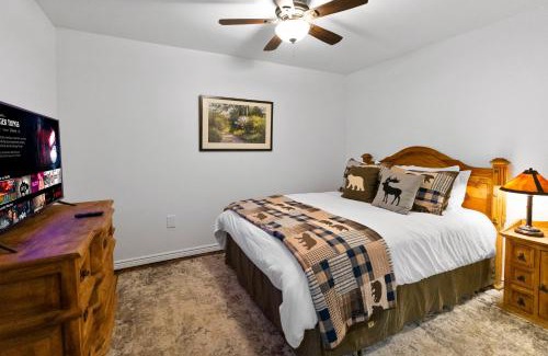 Four O'Clock Apartment | Tyra Riverbend Suite 104