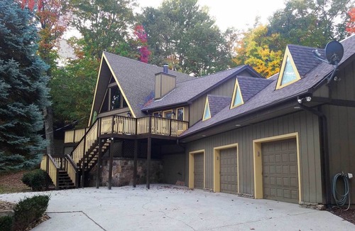 Chalet Village Cabin | Tyrolea Lodge - Surround yourself in the beauty of Fall in the Smokies!