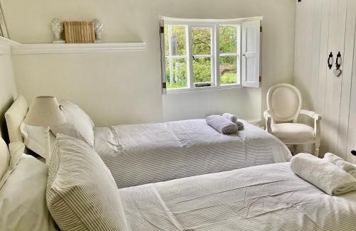 Glastonbury House | Tythe Barn Cottage