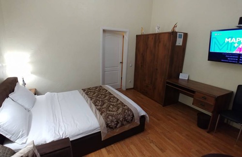 Shevchenkivs'kyi District Apartment | 53 m² Apartment ∙ 2 bedrooms ∙ 4 guests