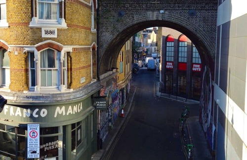 Coldharbour Apartment | Ubran Oasis: Brixton Escape