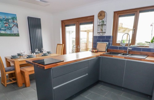 Llanfyrnach Cottage | UCHELDIR, pet friendly, country holiday cottage in Llanfyrnach
