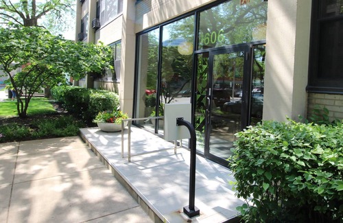 Indian Village Apartment | UChicago, Lake, Sci Museum | Gym + W&D | Zencity