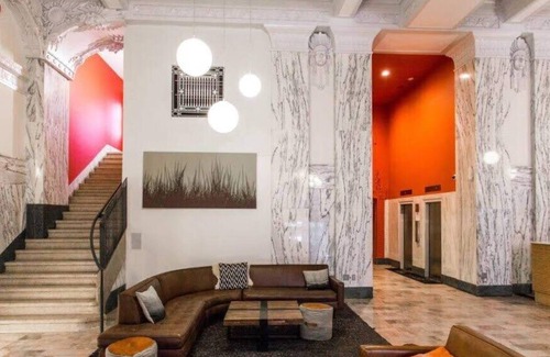 East Hyde Park Apartment | UChicago, Lake, Sci Museum with Gym + W&D | Zencity