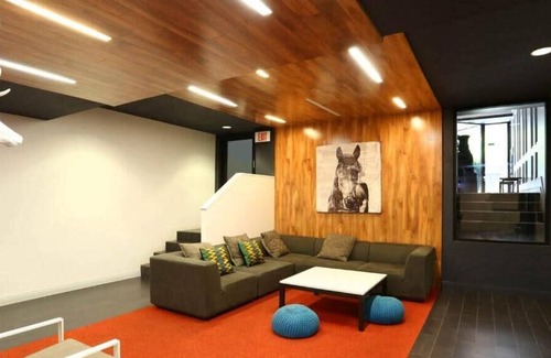 East Hyde Park Apartment | UChicago, Lake, Sci Museum with Gym + W&D | Zencity