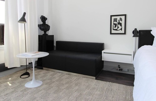 East Hyde Park Apartment | UChicago, Lake, Sci Museum with Gym + W&D | Zencity