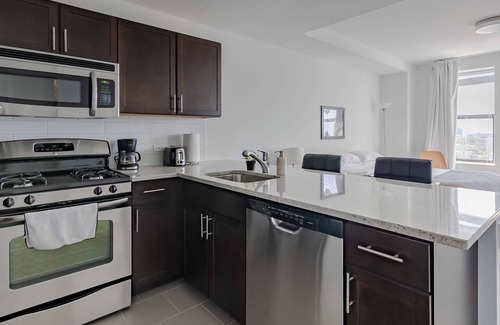East Hyde Park Apartment | UChicago, Sci Museum | Lake View + Gym | Zencity