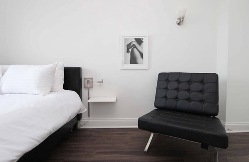 East Hyde Park Apartment | UChicago, Shops + Eats, Lake | Gym + W&D | Zencity