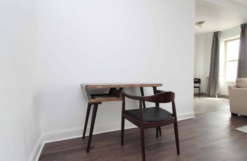 East Hyde Park Apartment | UChicago, Shops + Eats, Lake | Gym + W&D | Zencity