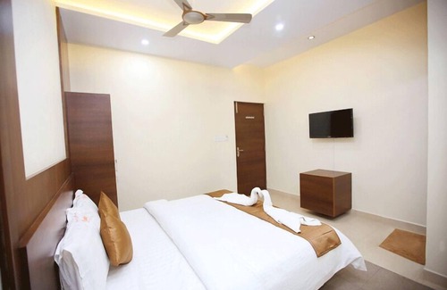 Porur Hotel | Udayam Towers Hotel Porur