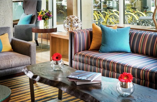University District Hotel | UDistrict King, Watertown Hotel - Staypineapple, Pet-Friendly, Campus Nearby!