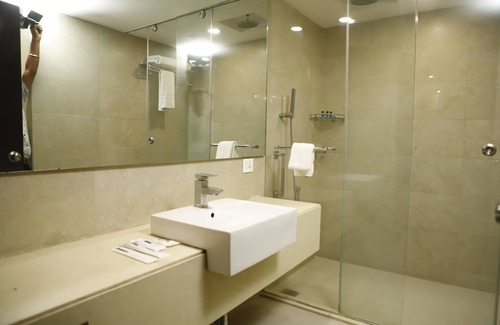 Sat Bari Hotel | Udman By Ferns N Petals, Chattarpur