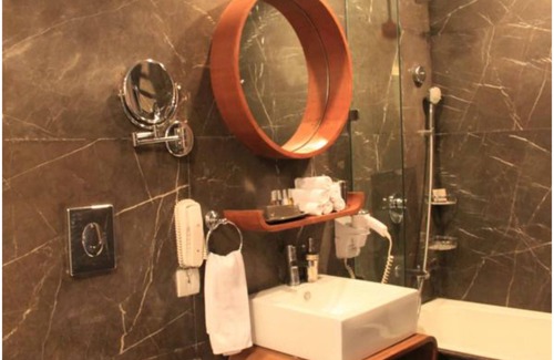 New Delhi Hotel | Udman Panchshila Park by Ferns N Petals
