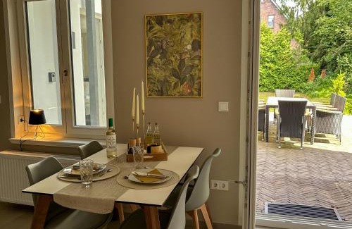 Oldenburg Apartment | Uferresidenz - Kanalblick, Parken, Terrasse und Garten