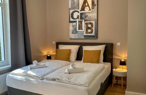 Oldenburg Apartment | Uferresidenz - Kanalblick, Parken, Terrasse und Garten