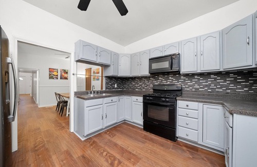 Pilsen Apartment | UIC /Pilsen - Trendy 1 Bed 1 Bath Flat WITH FREE PARKING