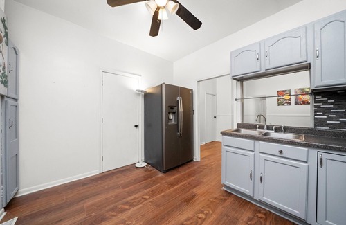 Pilsen Apartment | UIC /Pilsen - Trendy 1 Bed 1 Bath Flat WITH FREE PARKING