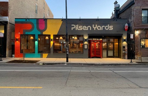 Pilsen Apartment | UIC /Pilsen - Trendy 1 Bed 1 Bath Flat WITH FREE PARKING