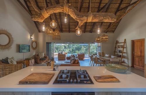 Thorny Bush Game Reserve Villa | Ukanyi Luxury Villa