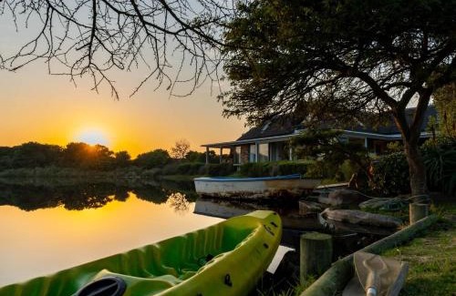Kouga House | Ukuthula Estate, Aloe Grasdak House