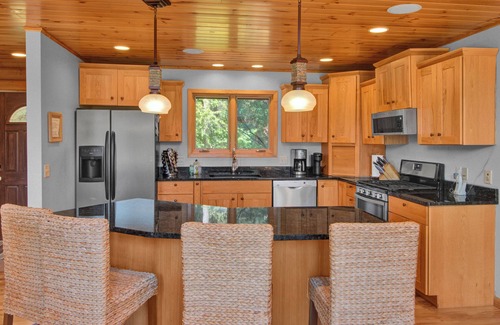 Mauston Cabin | Ultimate All-Season Cabin w/Private Swimming & Fishing Pond at Castle Rock Lake