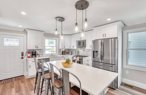 Lake Como House | Ultimate Belmar Beach Getaway - Sleeps 10 by RedAwning