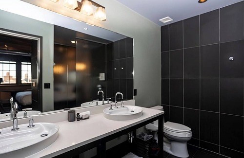 Fifth Ward Hotel | Ultimate Brew City Getaway! City View, Pet-friendly, Near Bradford Beach